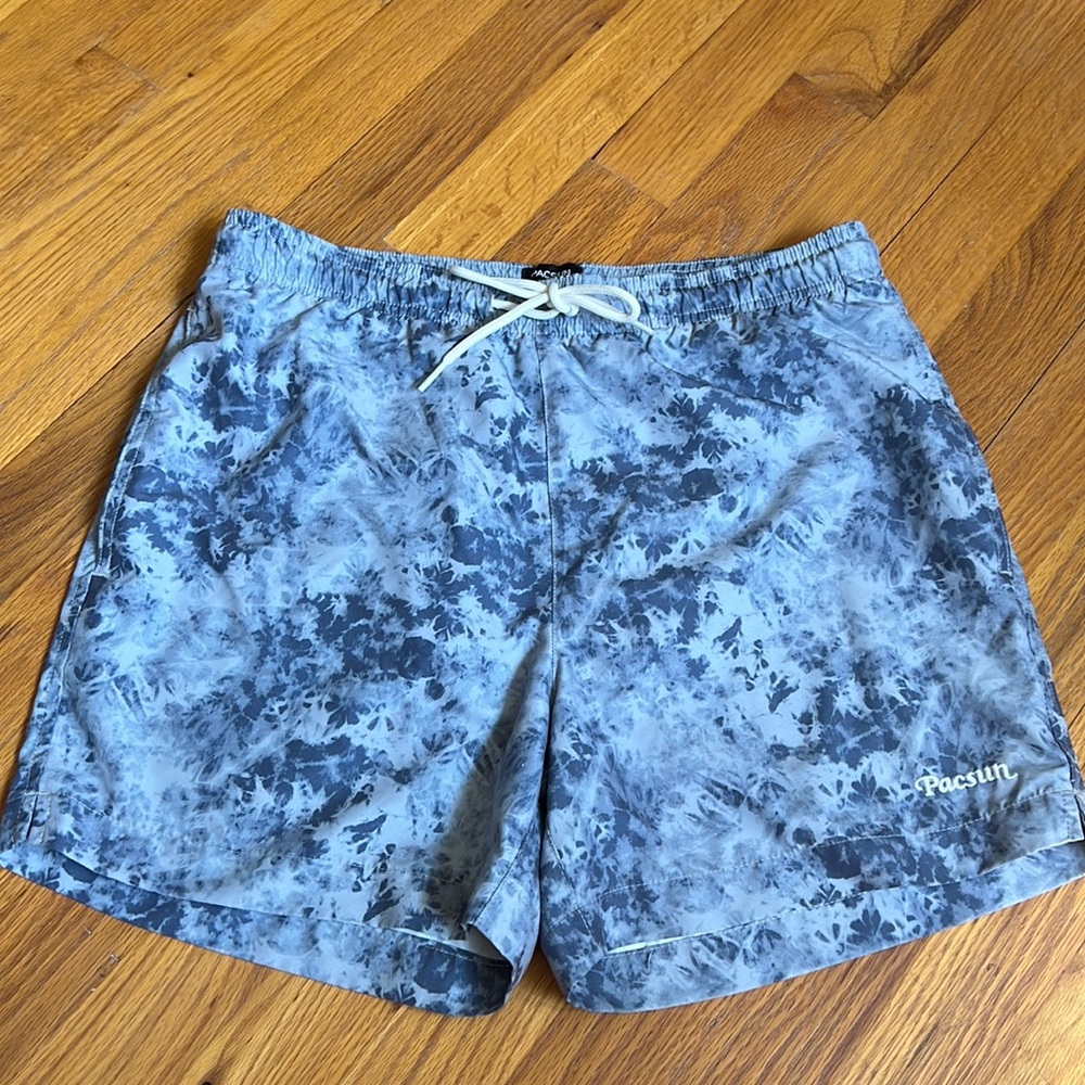 Men’s PacSun swimsuit, bathing suit, swim trunks, Lined Grey White SZ Small EUC